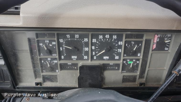 image for item DF7641 2001 International 4900 dump truck