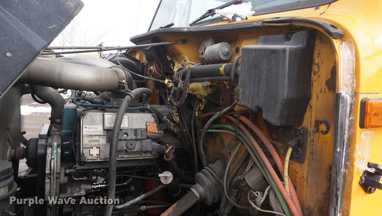 image for item DF7641 2001 International 4900 dump truck