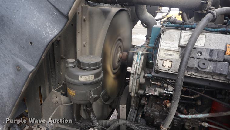 image for item DF7641 2001 International 4900 dump truck