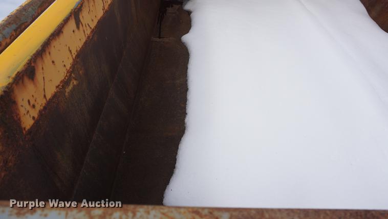 image for item DF7641 2001 International 4900 dump truck