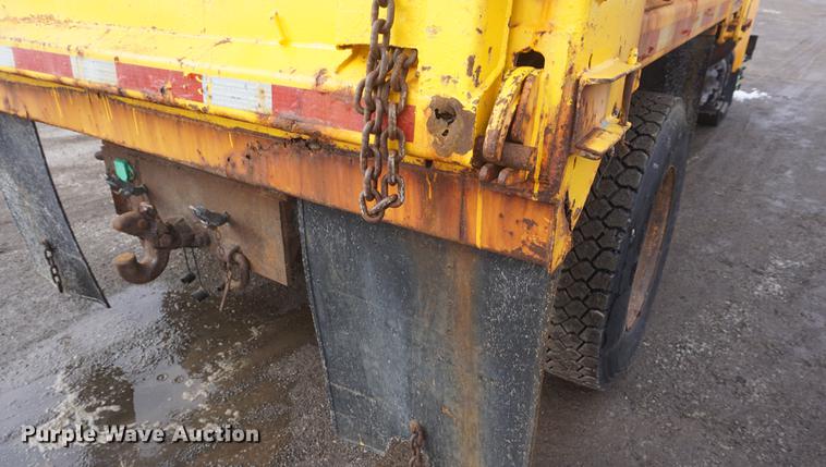 image for item DF7641 2001 International 4900 dump truck