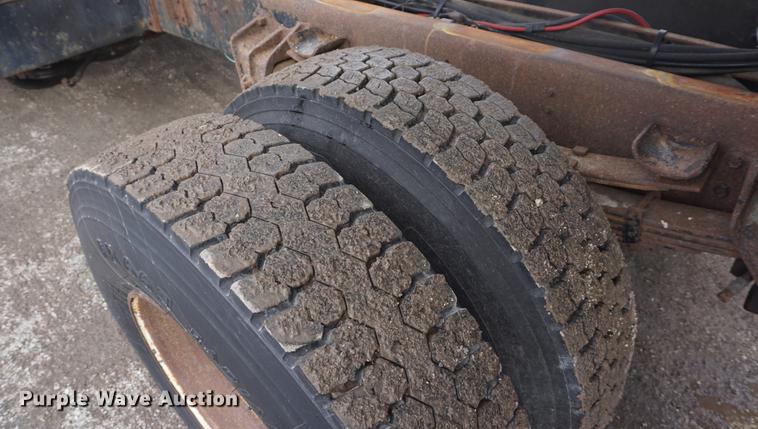 image for item DF7641 2001 International 4900 dump truck