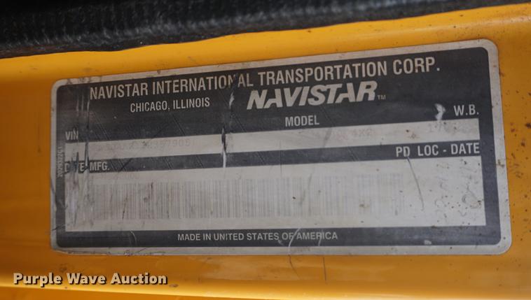 image for item DF7641 2001 International 4900 dump truck