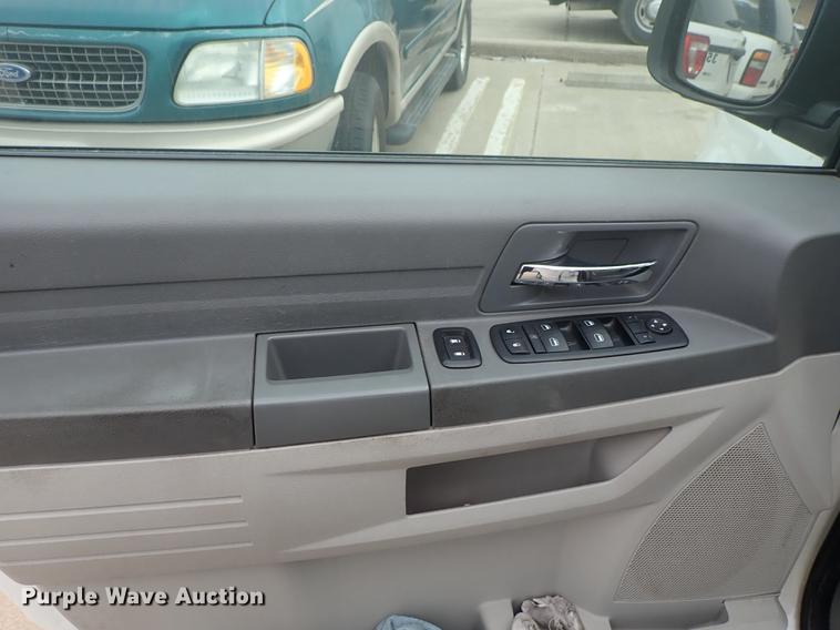 image for item DF8758 2009 Dodge Grand Caravan van