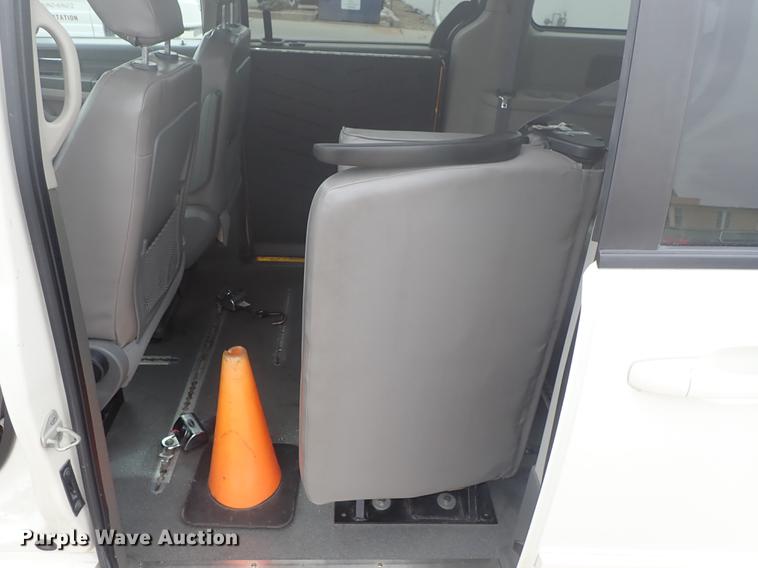 image for item DF8758 2009 Dodge Grand Caravan van