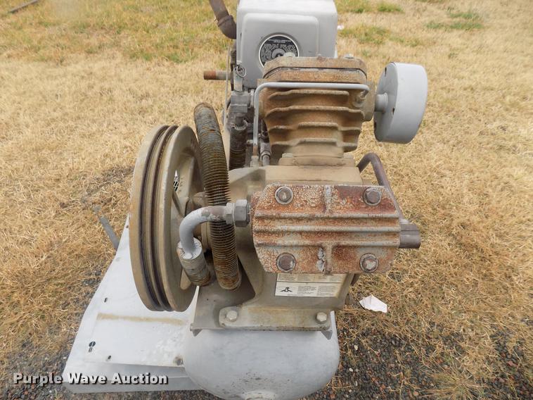 image for item DG3348 1994 Ingersoll Rand 242F10G air compressor