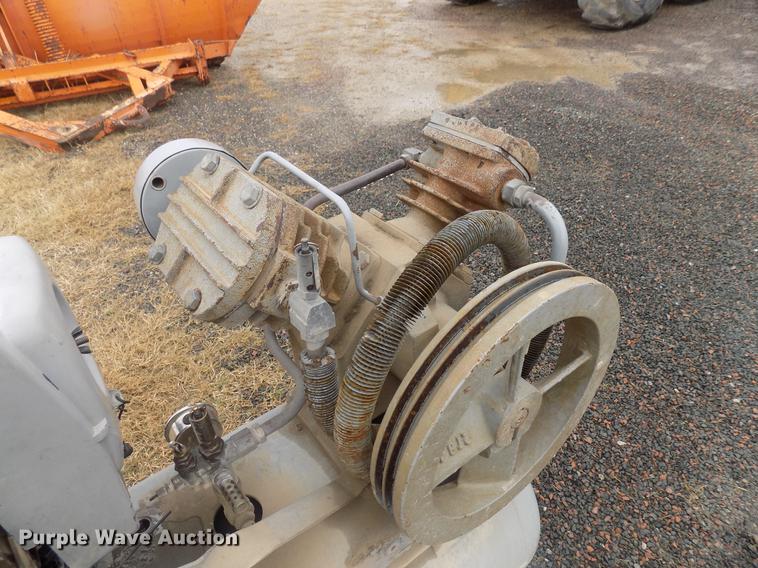 image for item DG3348 1994 Ingersoll Rand 242F10G air compressor