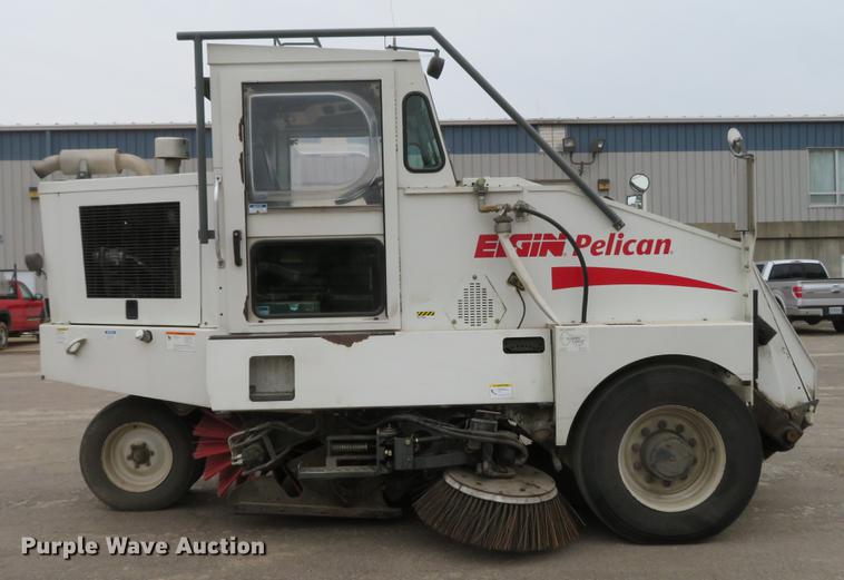 image for item DG3876 2006 Elgin Pelican street sweeper