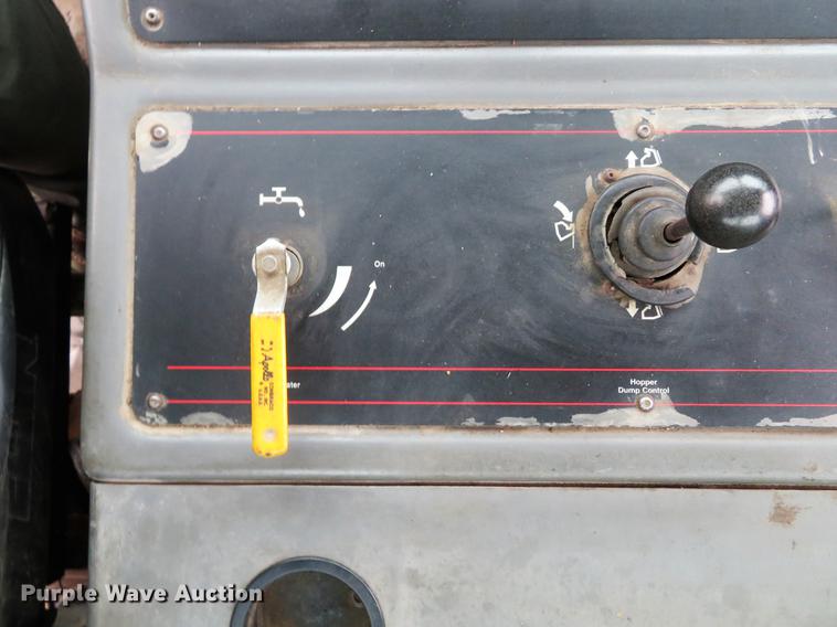 image for item DG3876 2006 Elgin Pelican street sweeper