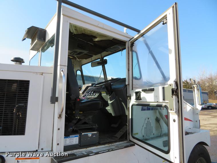 image for item DG3877 2002 Elgin Pelican P series street sweeper