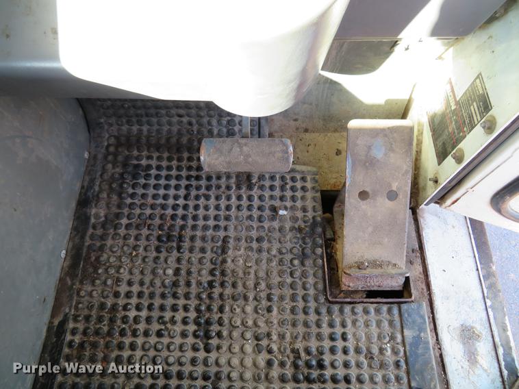 image for item DG3877 2002 Elgin Pelican P series street sweeper