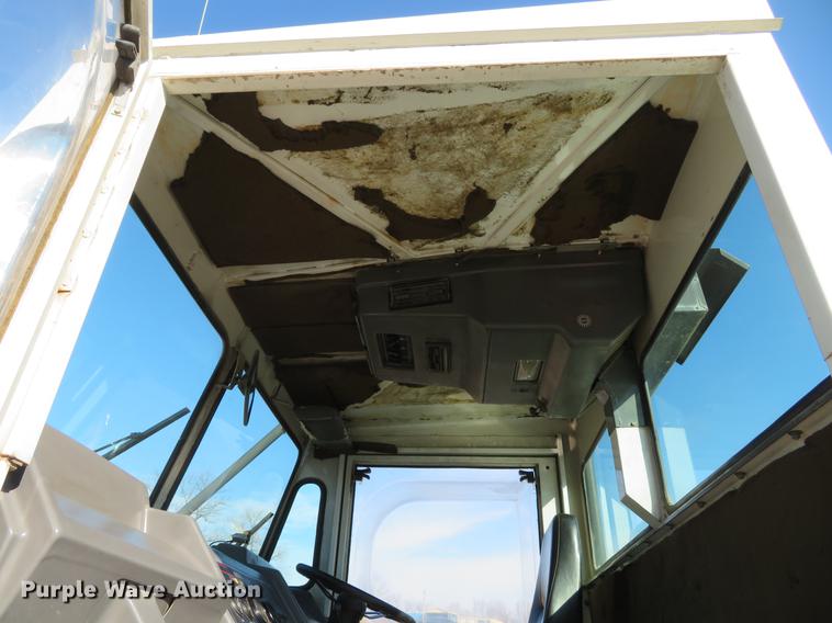 image for item DG3877 2002 Elgin Pelican P series street sweeper