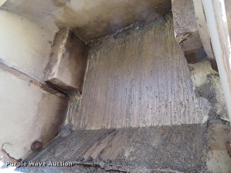 image for item DG3877 2002 Elgin Pelican P series street sweeper