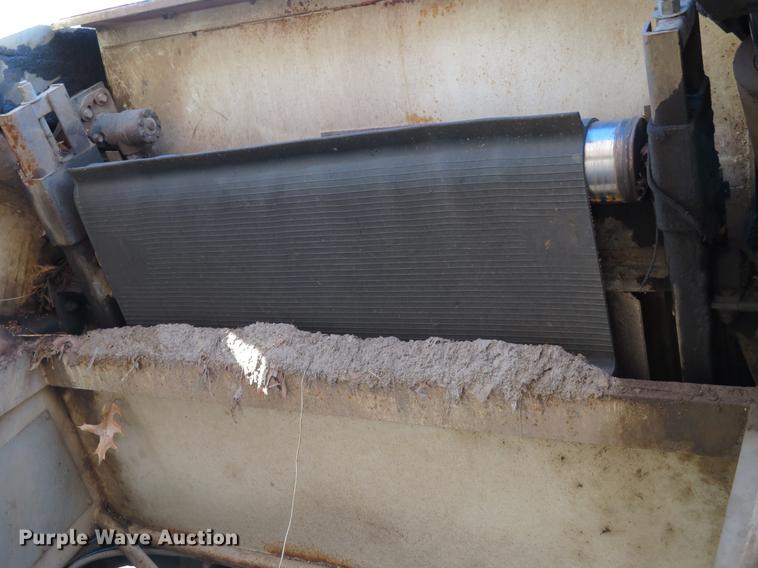 image for item DG3877 2002 Elgin Pelican P series street sweeper