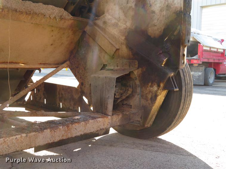 image for item DG3877 2002 Elgin Pelican P series street sweeper