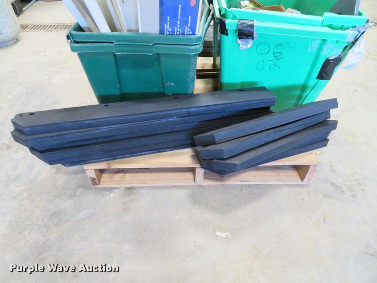 image for item DG3877 2002 Elgin Pelican P series street sweeper