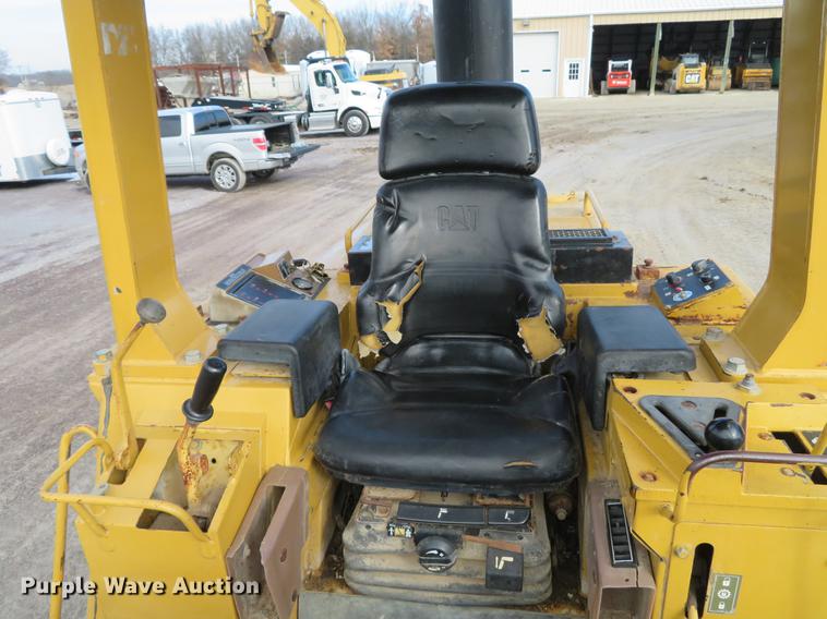 image for item DG3883 1993 Caterpillar 953B track loader