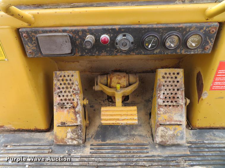 image for item DG3883 1993 Caterpillar 953B track loader