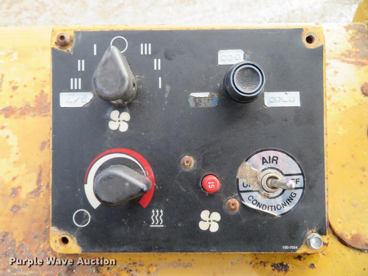 image for item DG3883 1993 Caterpillar 953B track loader