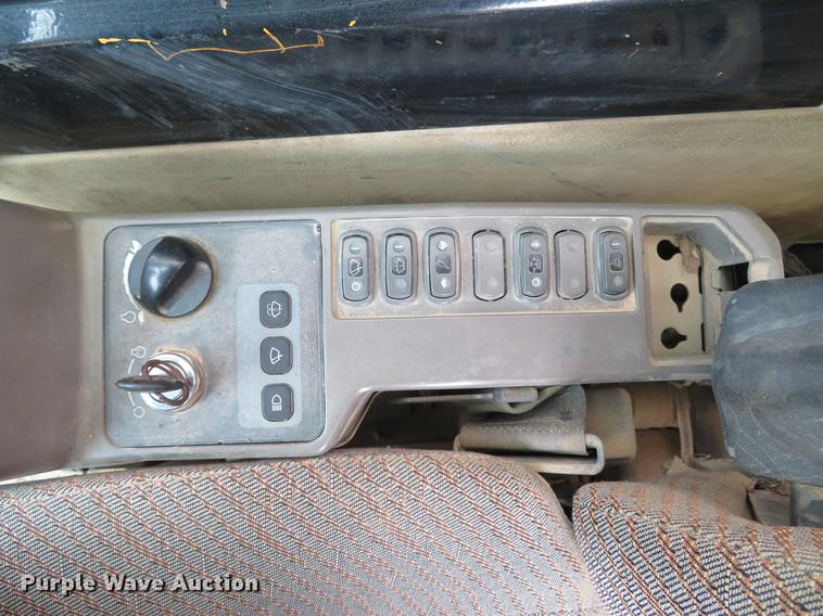 image for item DG3884 1999 Caterpillar 325B L excavator