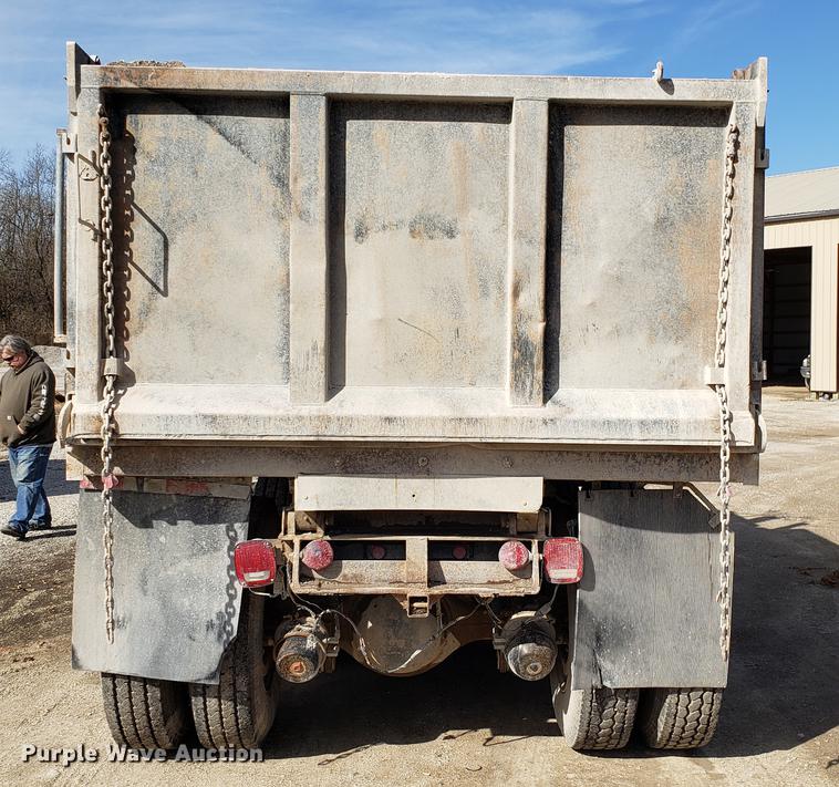 image for item EN9781 1994 Ford L8000 dump truck