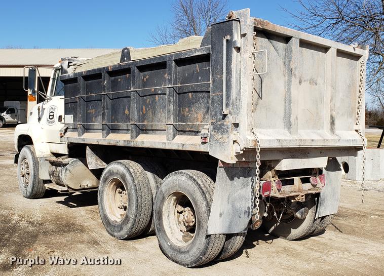 image for item EN9781 1994 Ford L8000 dump truck
