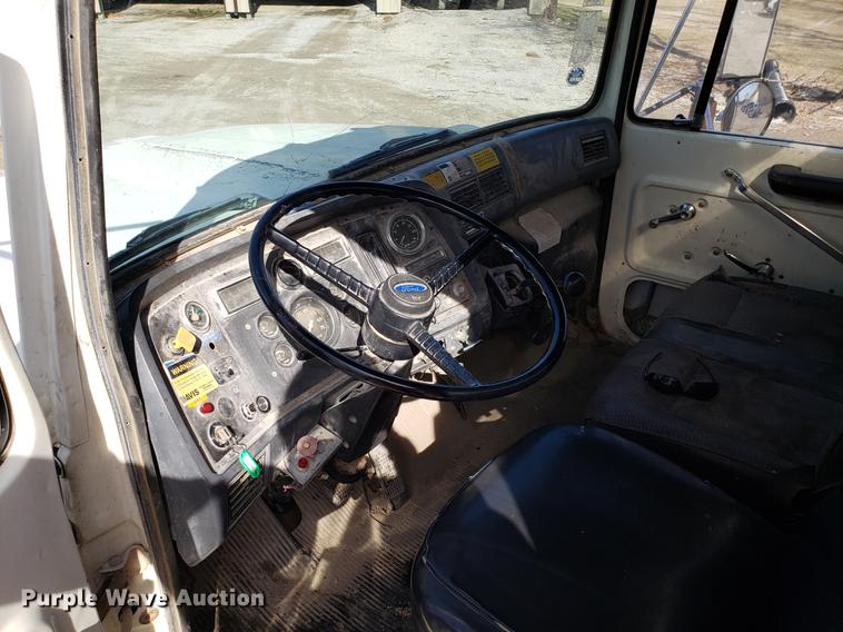 image for item EN9781 1994 Ford L8000 dump truck