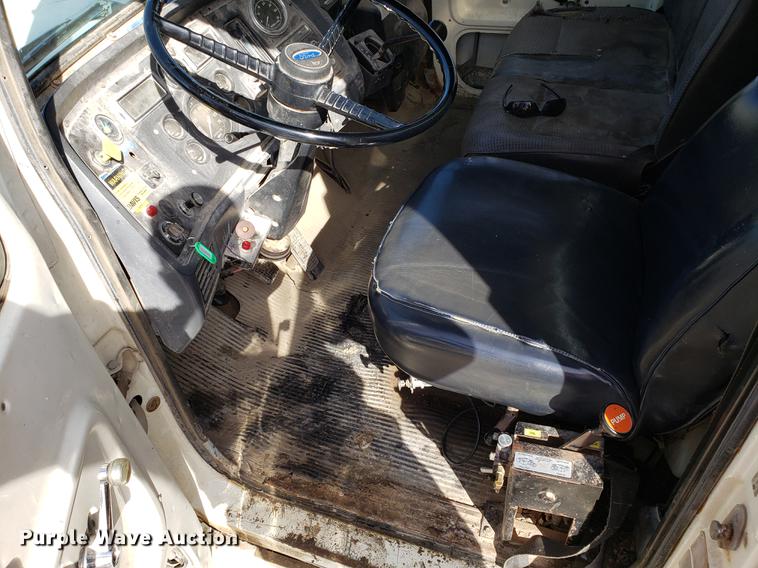 image for item EN9781 1994 Ford L8000 dump truck