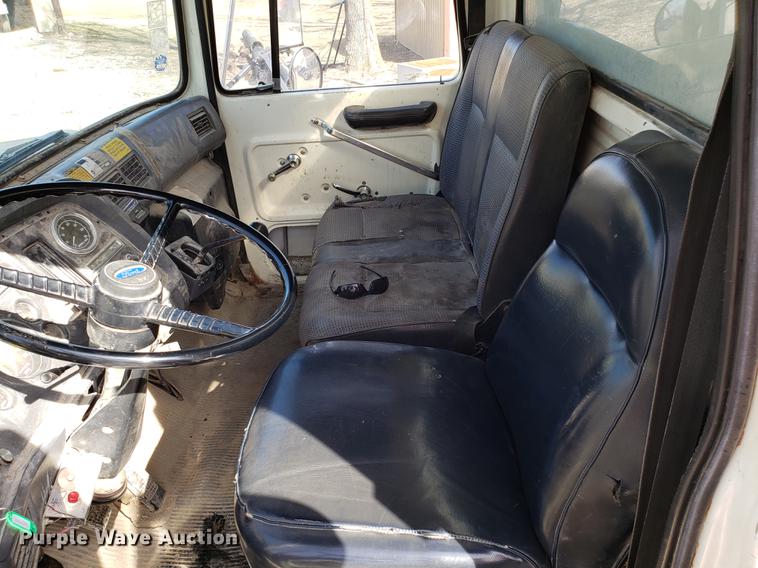 image for item EN9781 1994 Ford L8000 dump truck