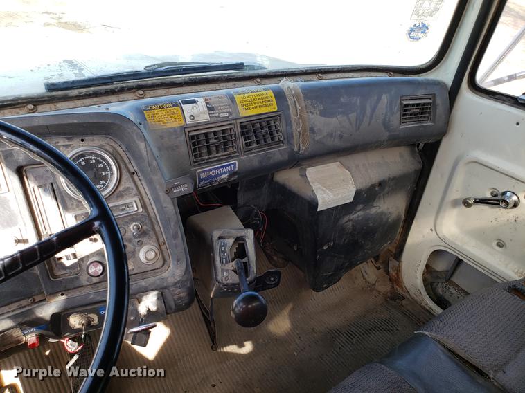 image for item EN9781 1994 Ford L8000 dump truck