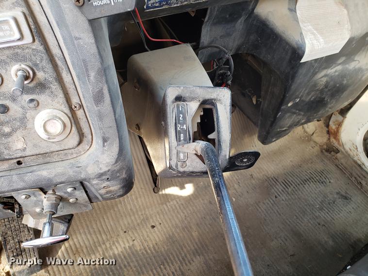 image for item EN9781 1994 Ford L8000 dump truck