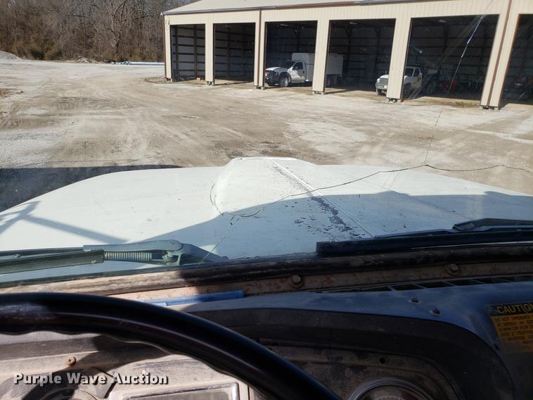 image for item EN9781 1994 Ford L8000 dump truck