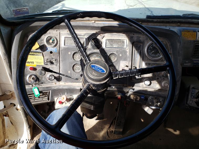 image for item EN9781 1994 Ford L8000 dump truck