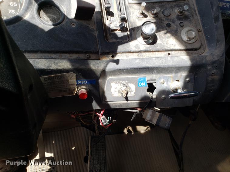 image for item EN9781 1994 Ford L8000 dump truck