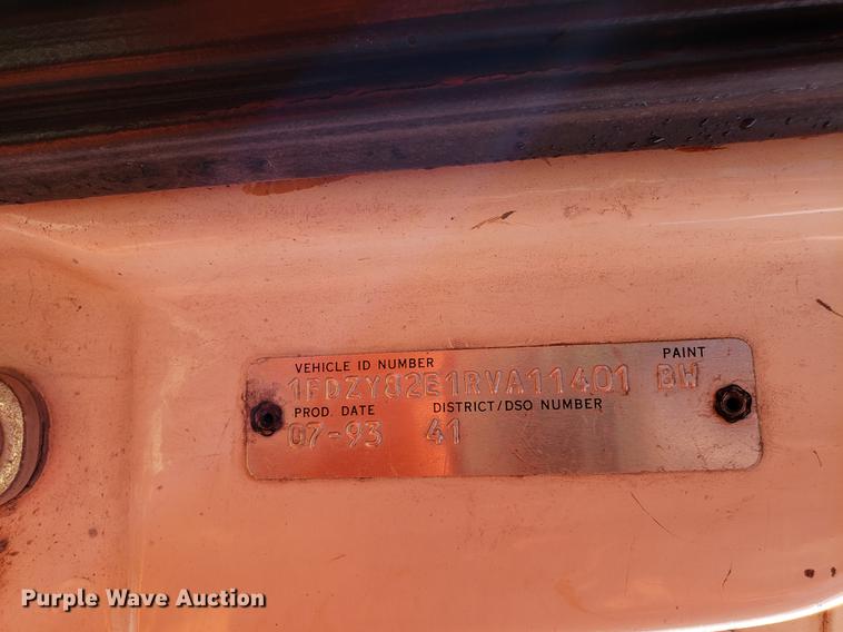 image for item EN9781 1994 Ford L8000 dump truck