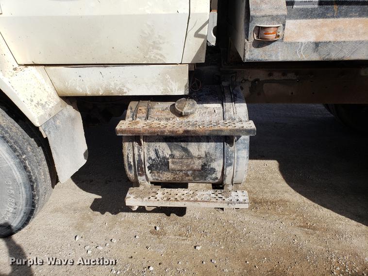 image for item EN9781 1994 Ford L8000 dump truck