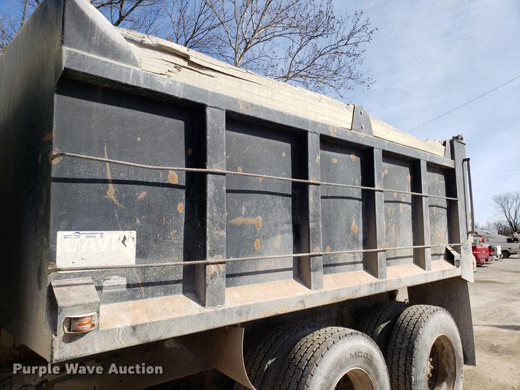 image for item EN9781 1994 Ford L8000 dump truck