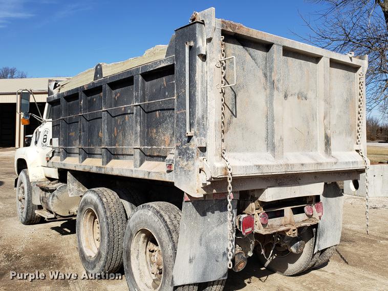 image for item EN9781 1994 Ford L8000 dump truck