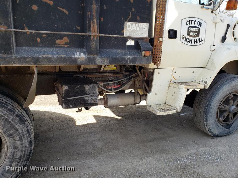 image for item EN9781 1994 Ford L8000 dump truck