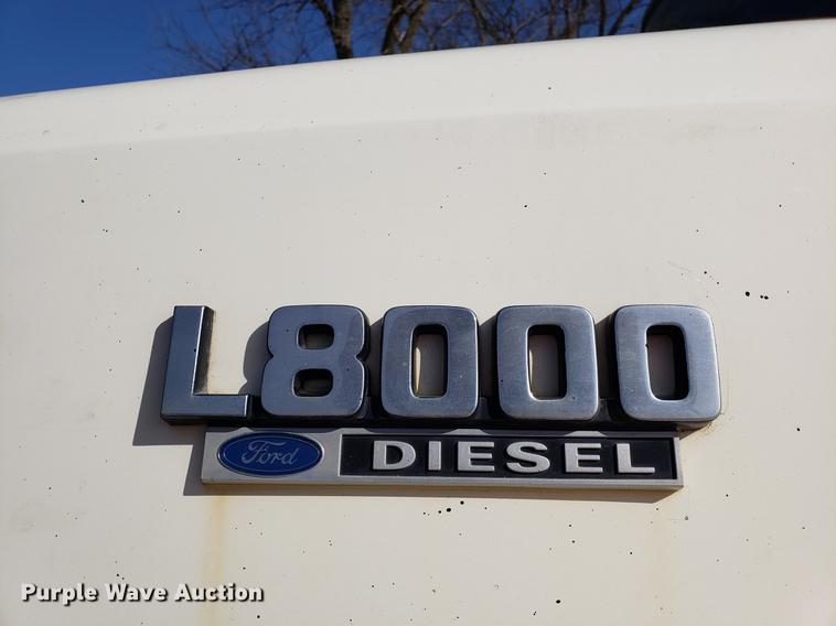 image for item EN9781 1994 Ford L8000 dump truck