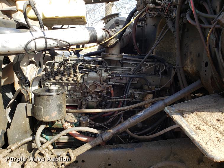 image for item EN9781 1994 Ford L8000 dump truck