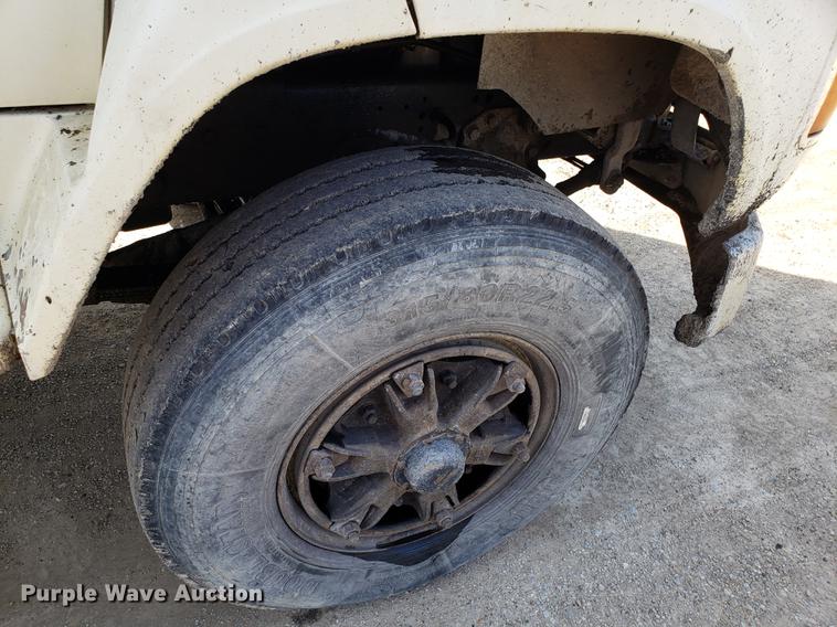 image for item EN9781 1994 Ford L8000 dump truck