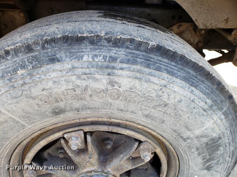 image for item EN9781 1994 Ford L8000 dump truck