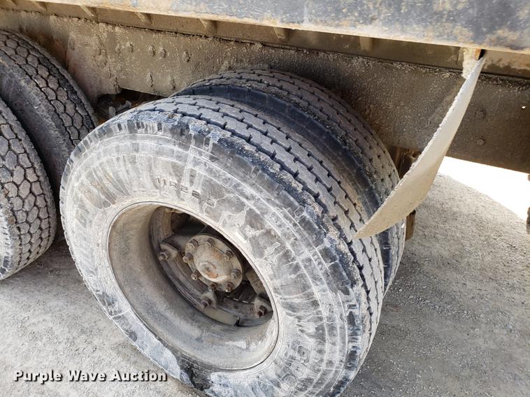 image for item EN9781 1994 Ford L8000 dump truck