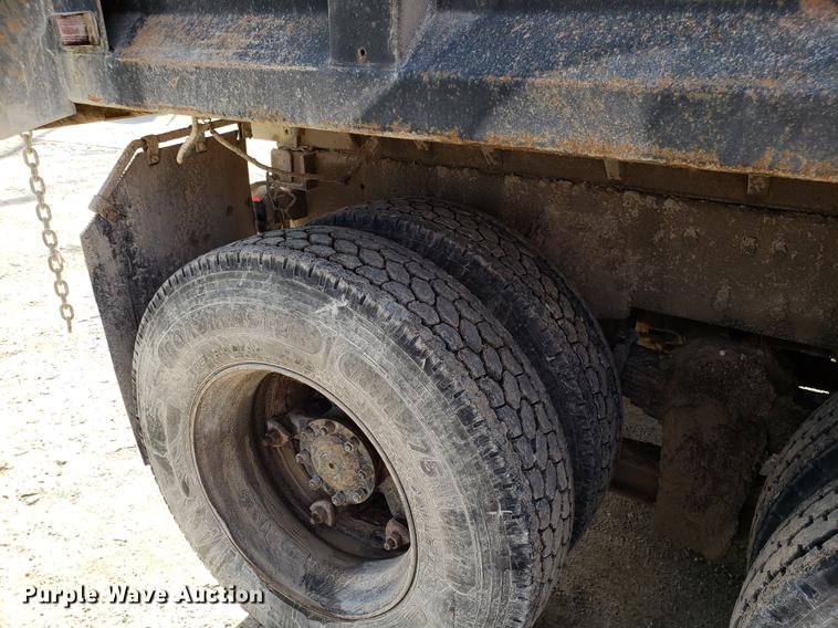 image for item EN9781 1994 Ford L8000 dump truck