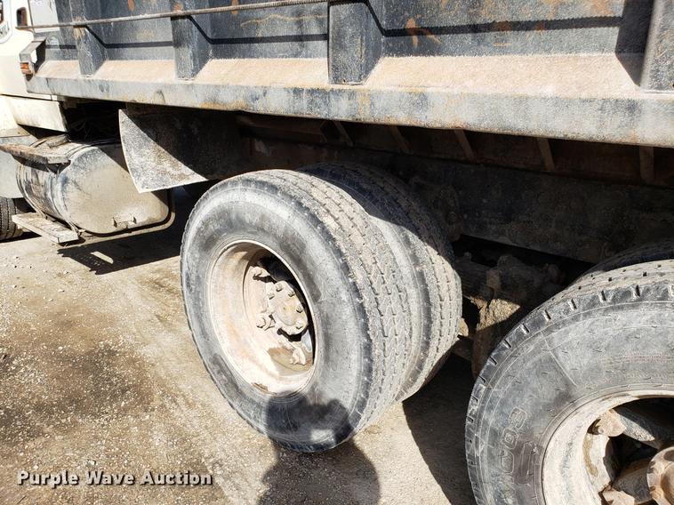 image for item EN9781 1994 Ford L8000 dump truck