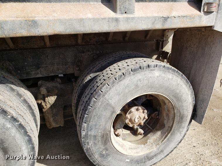 image for item EN9781 1994 Ford L8000 dump truck