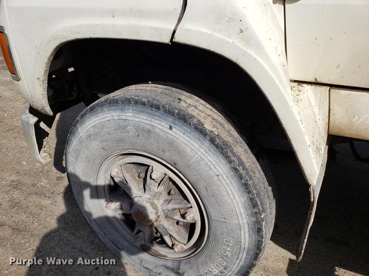 image for item EN9781 1994 Ford L8000 dump truck