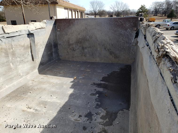 image for item EN9781 1994 Ford L8000 dump truck