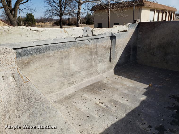 image for item EN9781 1994 Ford L8000 dump truck